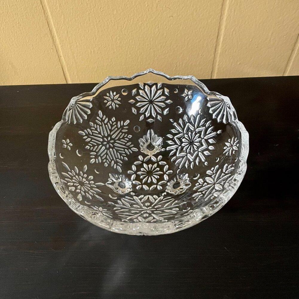 Crystal candy bowl with carved snowflakes